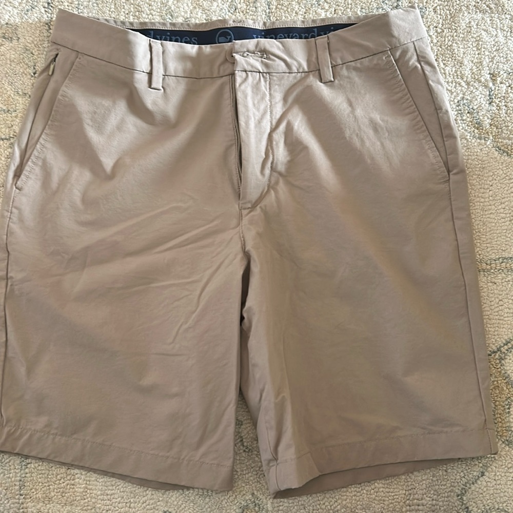 Vineyard Vines on the go short